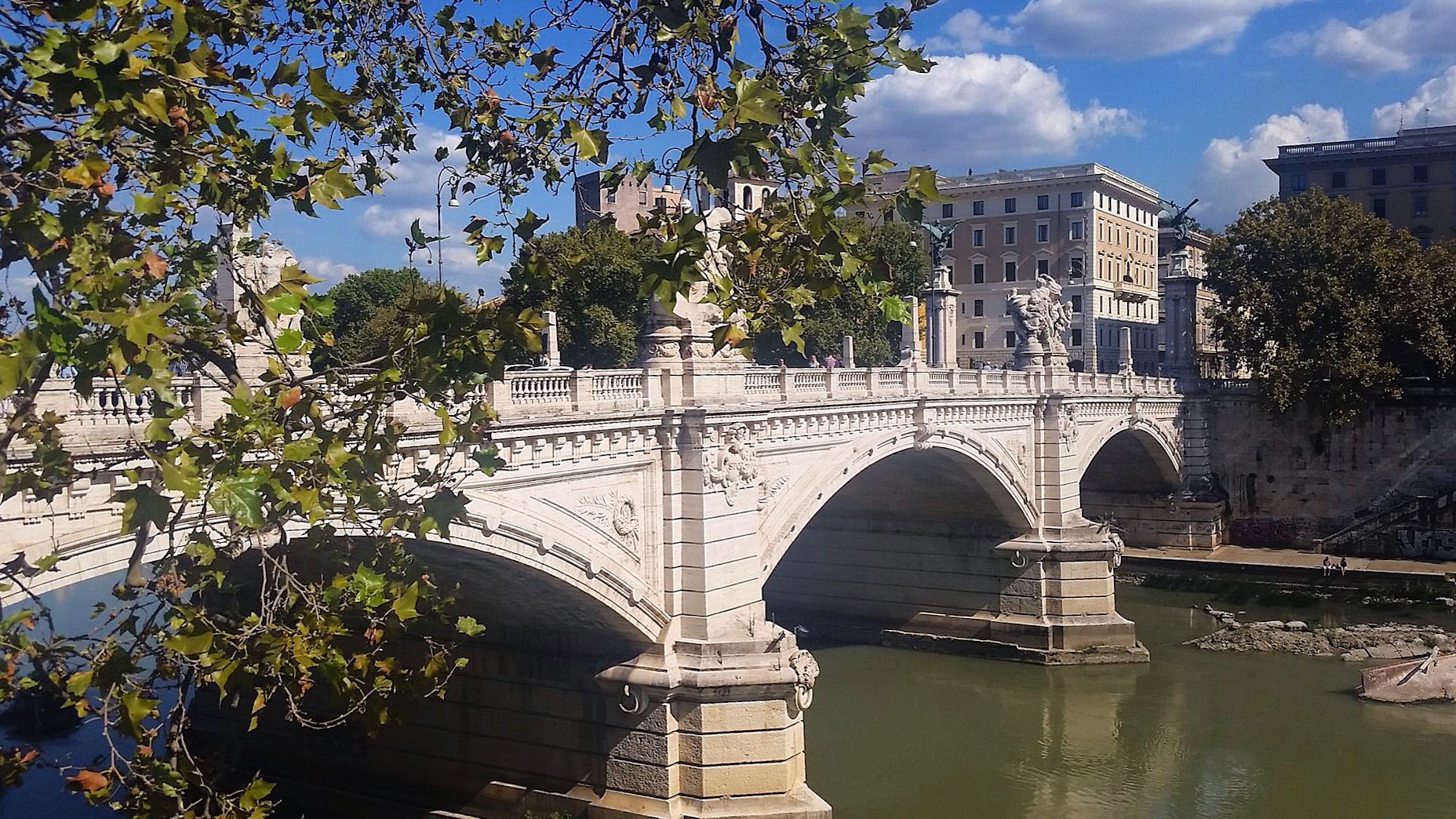 Bridge-Rome-Tiber-River