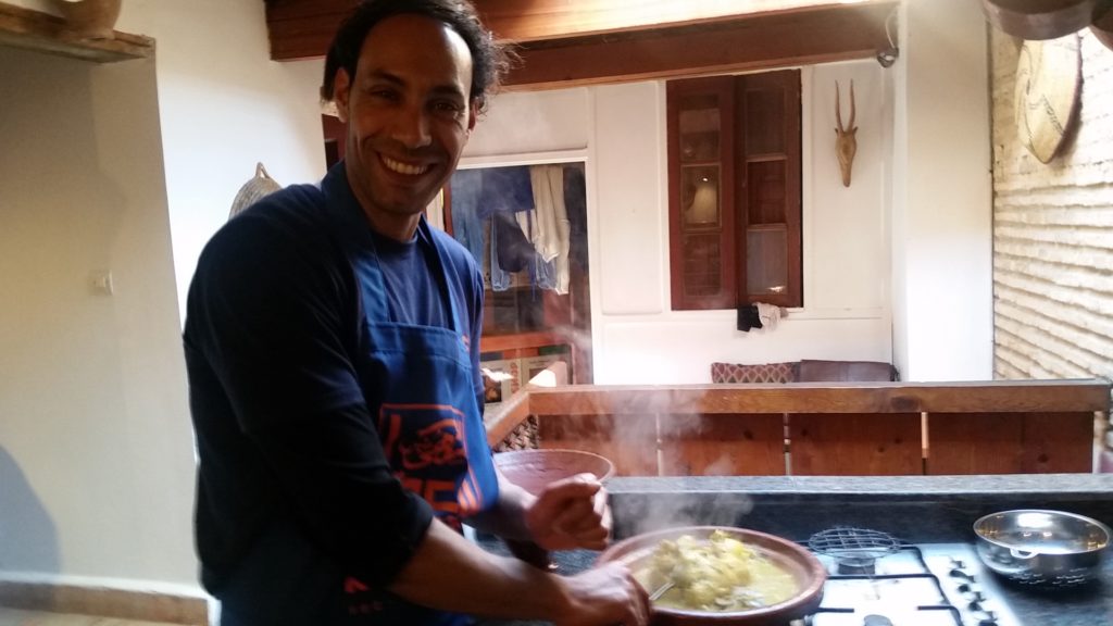 Chef Abde-razak El Bouchikhi -cooking-chicken-tagine-Café Clock